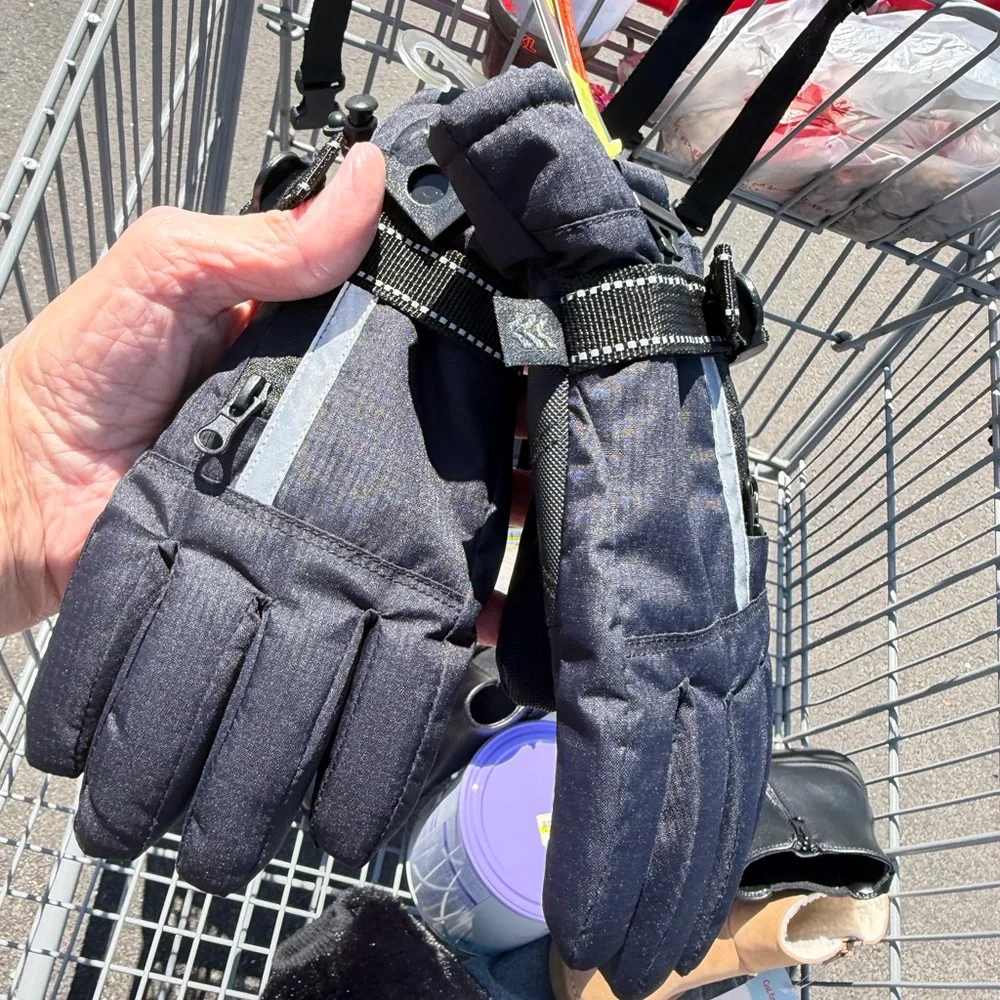 Kids Black Winter gloves Durable Cold-Weather Gloves size 4-7 nwt
